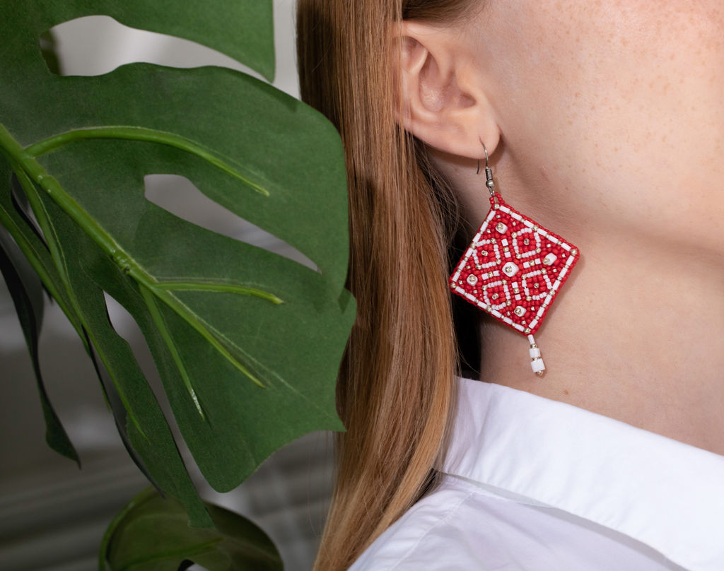 Klart набор для вышивания 10-507 Серьги квадратные. Красный орнамент 4.5 х 4.5 см