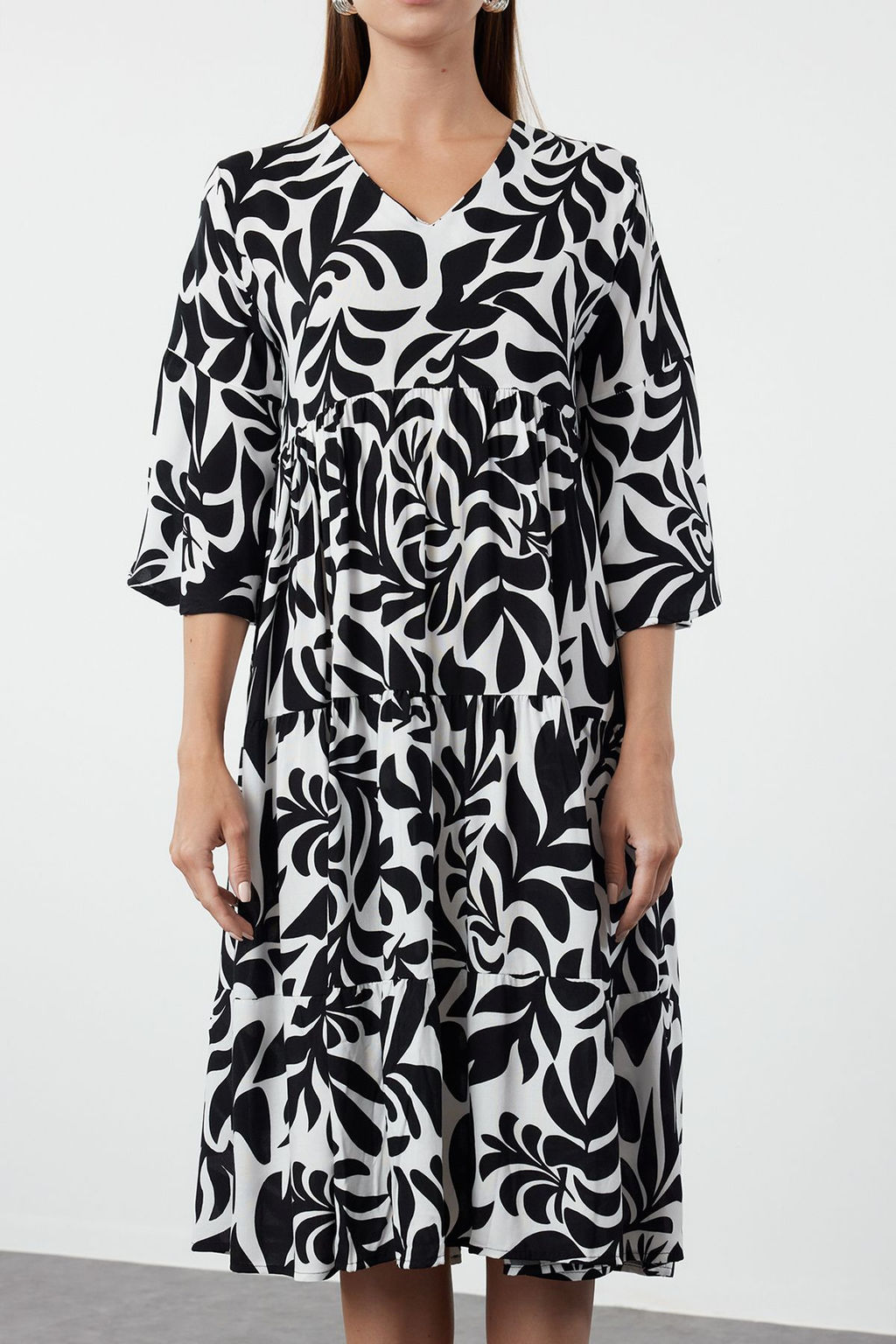 Siyah Cicekli Desenli Genis Kesim V Yaka Dokuma Elbise TWOSS24EL01029 - Trendyolmilla фото 4