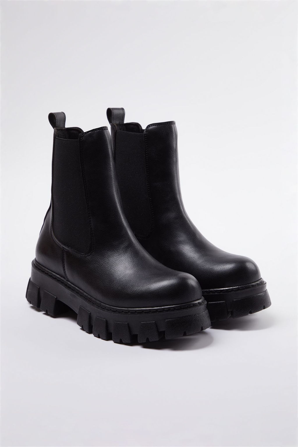 Trendyolmilla Shoes Siyah Lastikli T?rt?kl? Duz Kal?n Taban Chealsea Kad?n Bot TAKAW25BO00020 фото 2