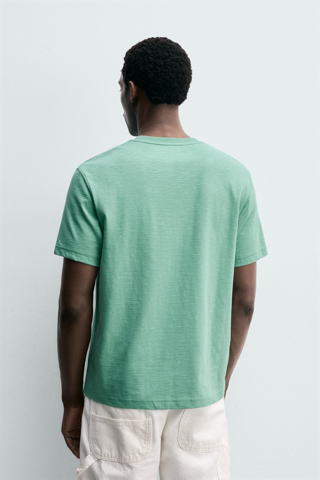 CAMISETA REGULAR FIT BOLSILLO PARCHE / Verde Menta