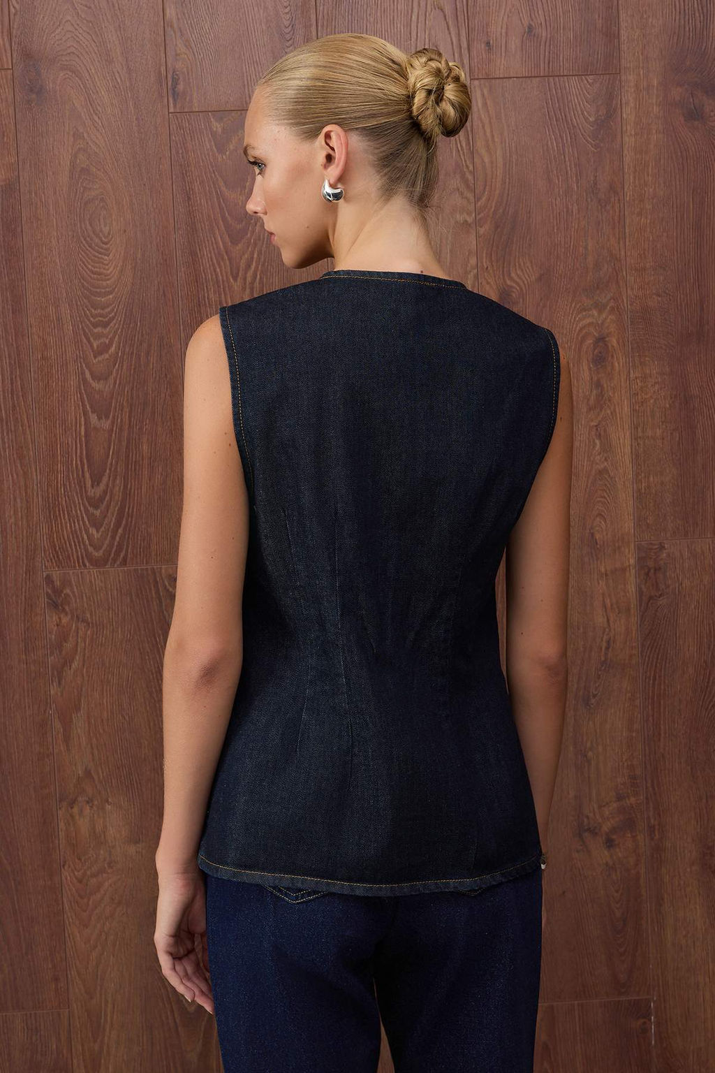 Koyu Mavi Dugme Detayl? Fitted Denim Yelek TWOAW26YE00014 - Trendyolmilla фото 4
