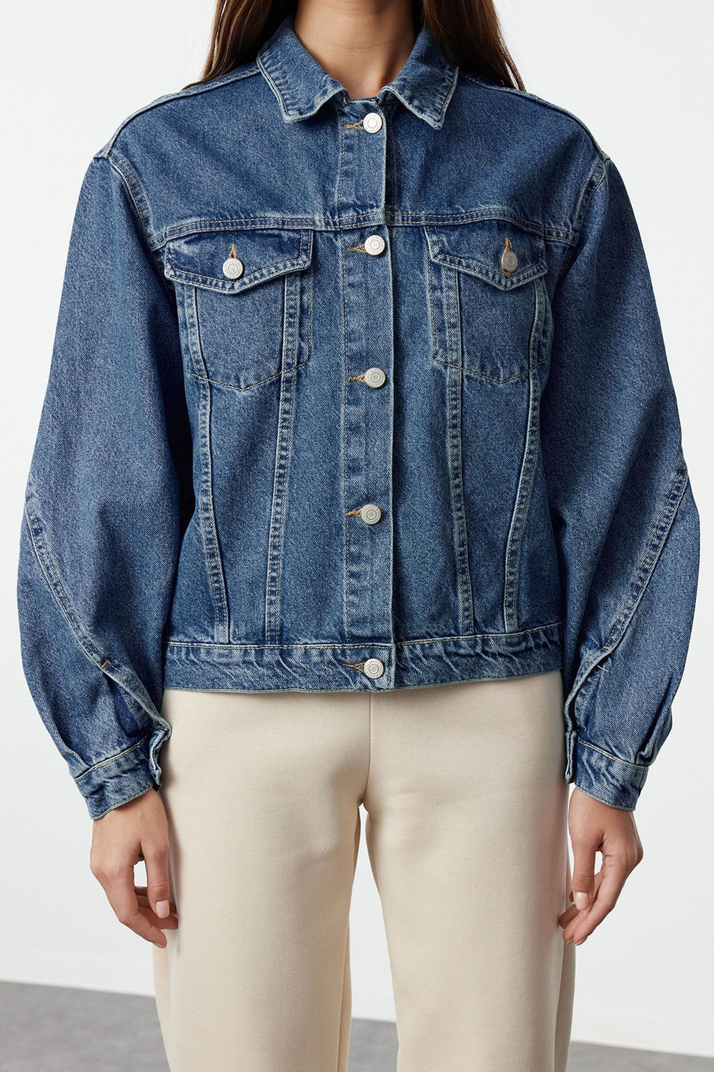Mavi Kolu Dikis Detayl? Oversize Denim Ceket TWOAW25CE00015 - Trendyolmilla фото 3