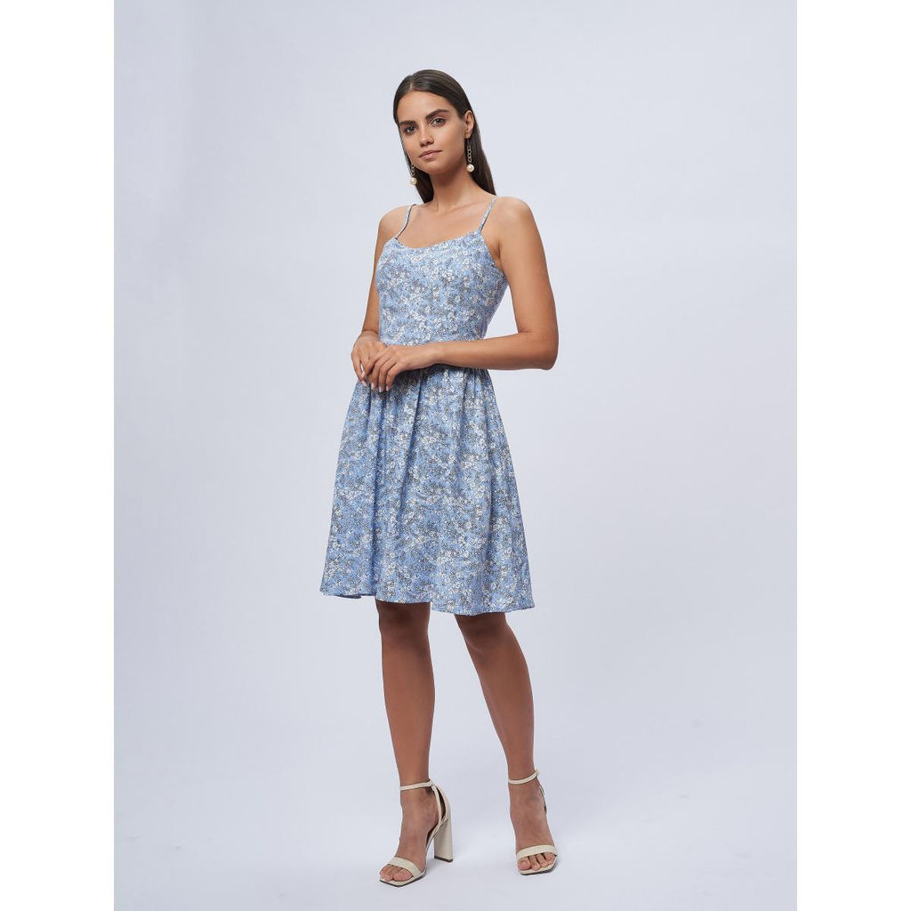 Платье голубое с цветочным принтом длины мини на бретелях - 1001dress фото 2