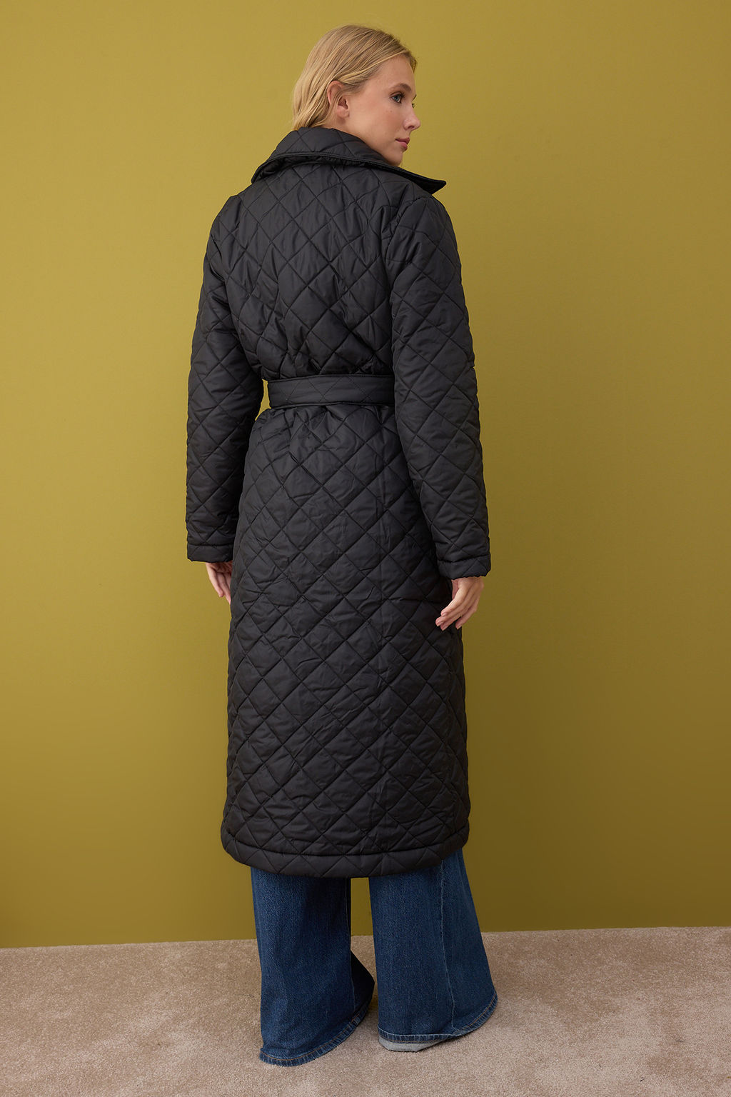 Siyah Regular Kusakl? Kapitone Uzun Mont TWOAW26MO00141