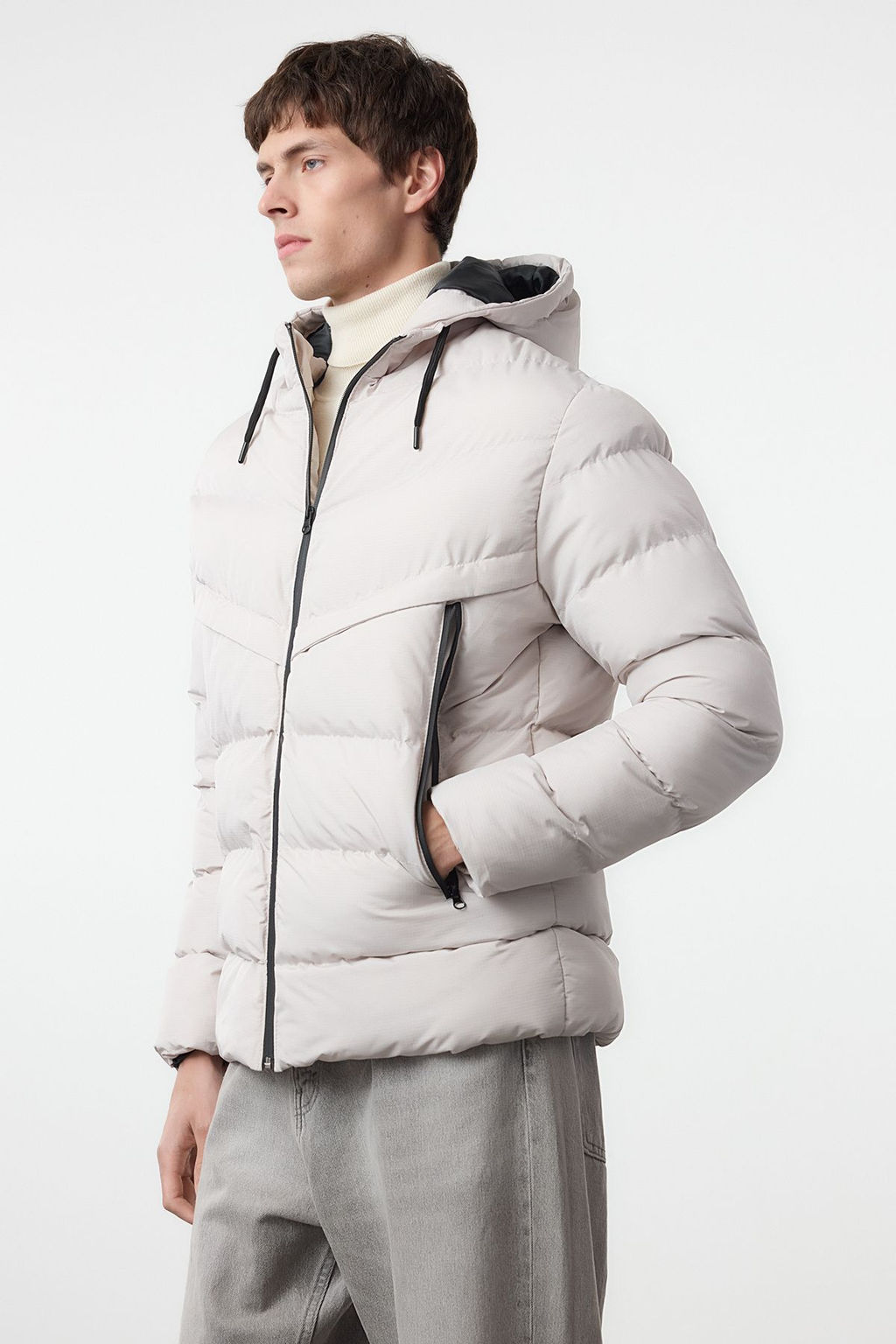 Trendyolmilla Man Gri Regular Fit Sisme Kapusonlu Suya ve Ruzgara Dayan?kl? K?sl?k Mont TMNAW25MO00041  фото 2