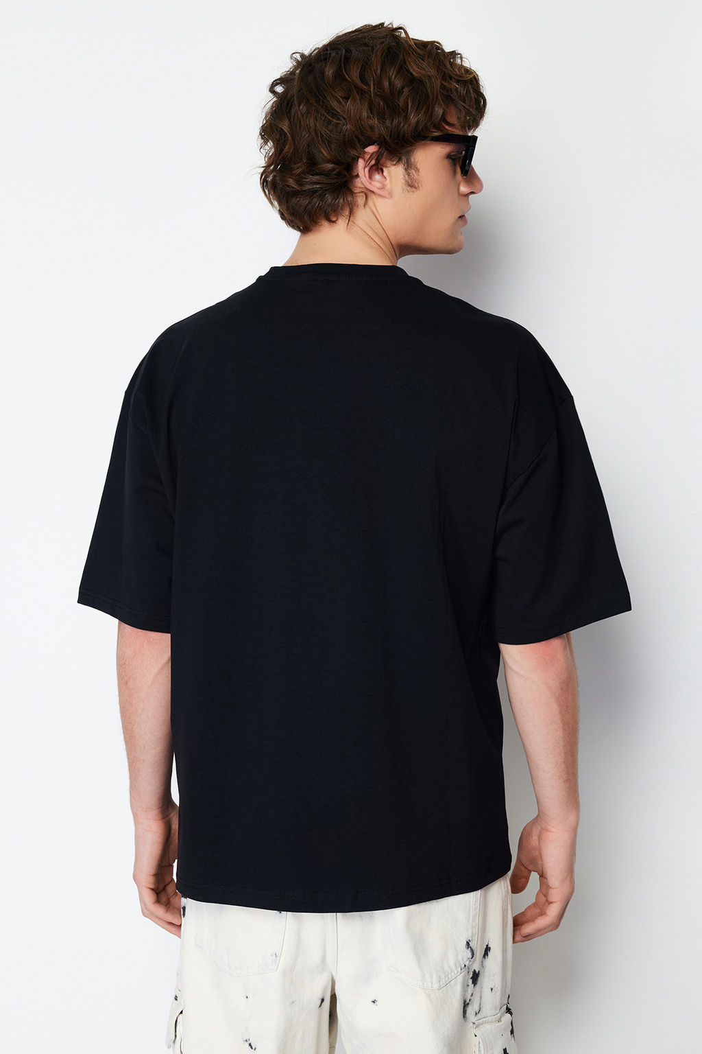 TRENDYOL MAN Siyah Oversize/Genis Kesim Nak?sl? %100 Pamuklu T-Shirt TMNSS21TS3685 - Trendyolmilla фото 2
