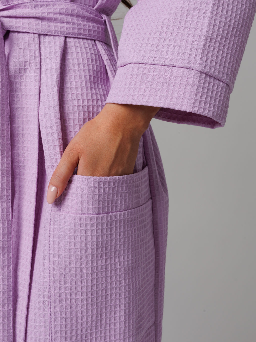 Женский укороченный вафельный халат с планкой сиреневый В-11 (18)