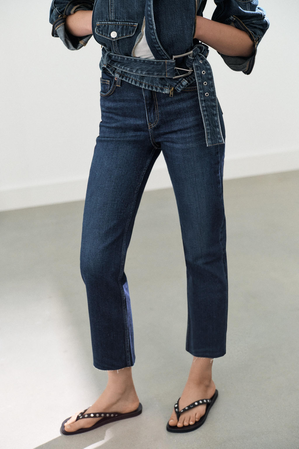 JEANS TRF CROPPED FLARE TIRO ALTO / Marino