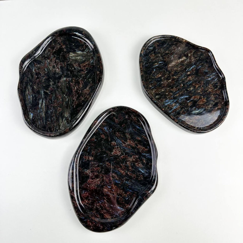 Блюдо из Арфведсонита (Нуумит) - Радуга самоцветов фото 2