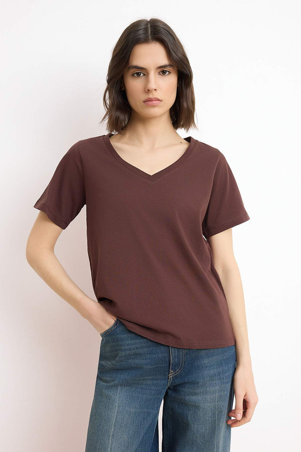 Ekru-Kahverengi %100 Pamuk 2li Paket Regular Kal?p Basic V Yaka Orme T-Shirt TWOSS23TS00002