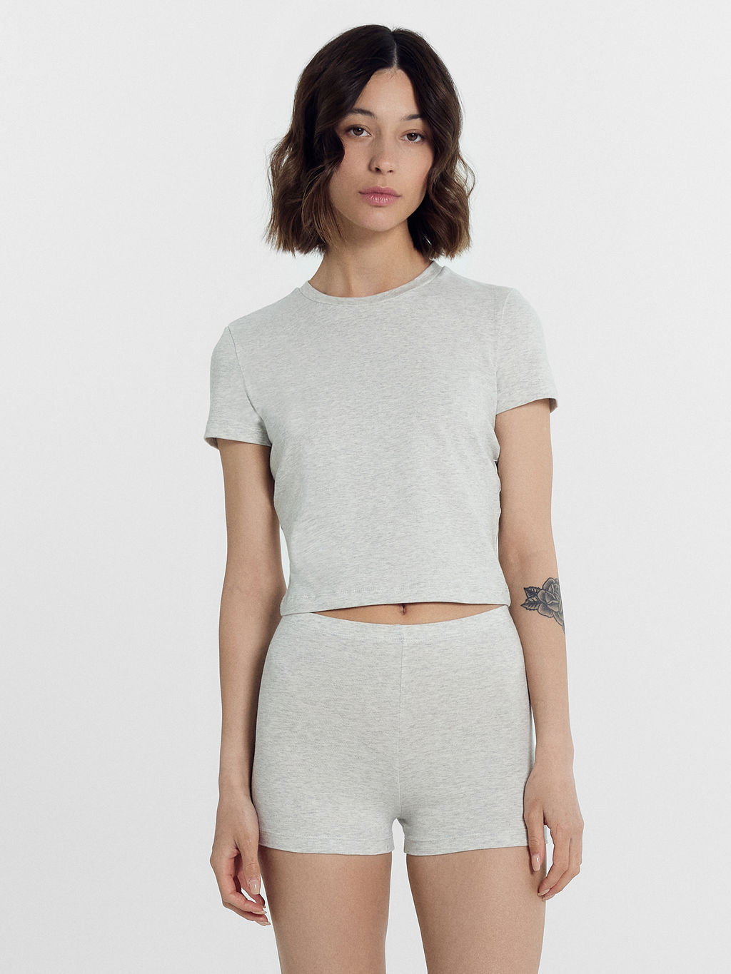 Комплект женский (футболка, шорты) в сером цвете - Mark formelle фото 2