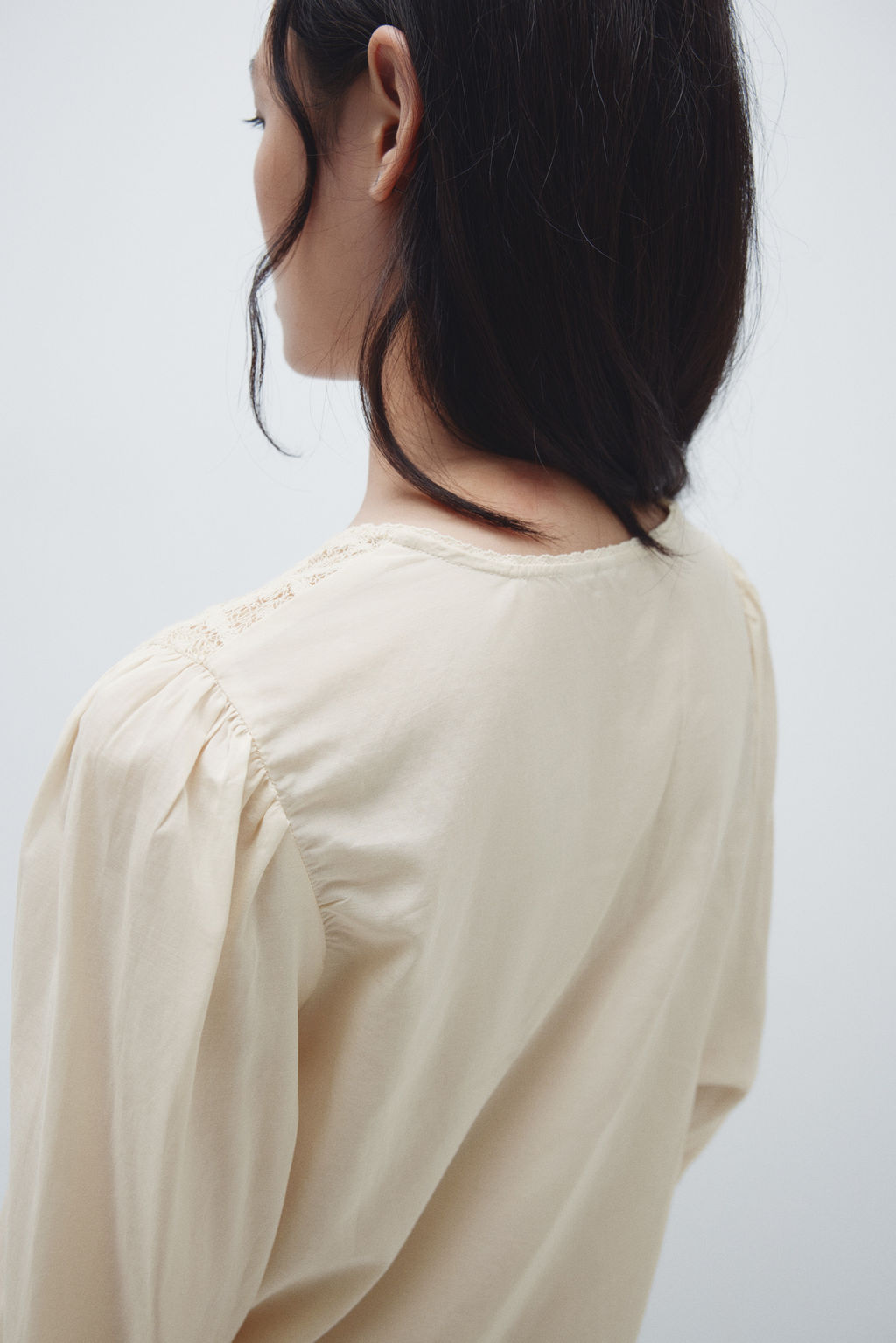 Blusa con detalles de encaje - H&m фото 8