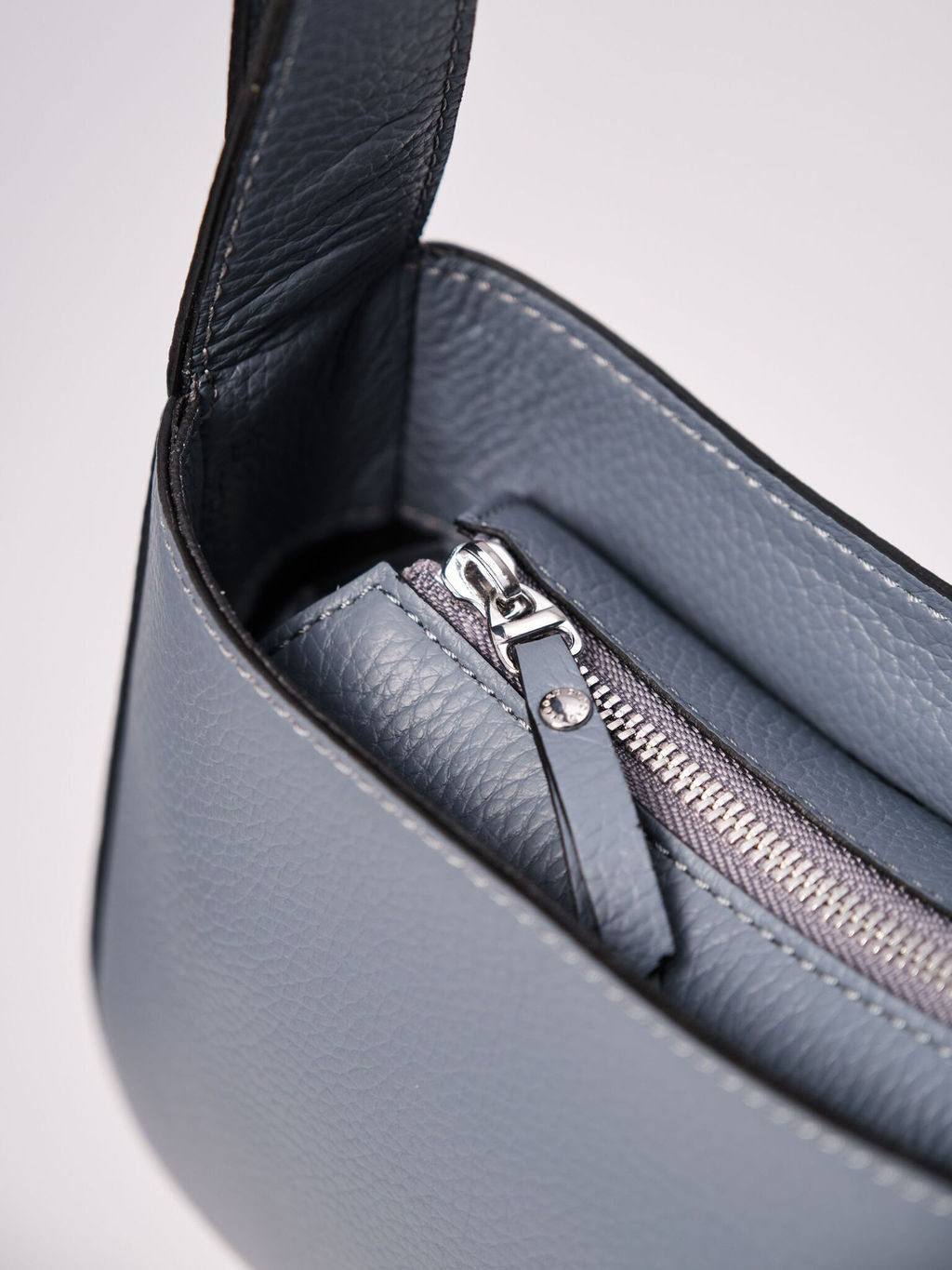 Сумка кожаная багет Deboro 31046 серый