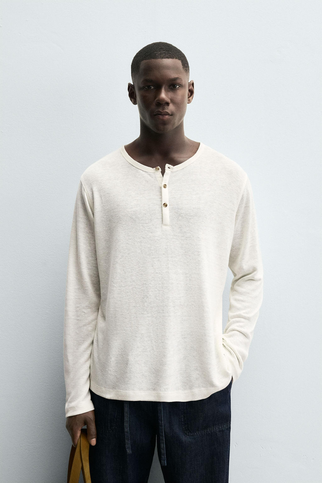 HEMP AND VISCOSE BUTTON-NECK T-SHIRT - Zara фото 2
