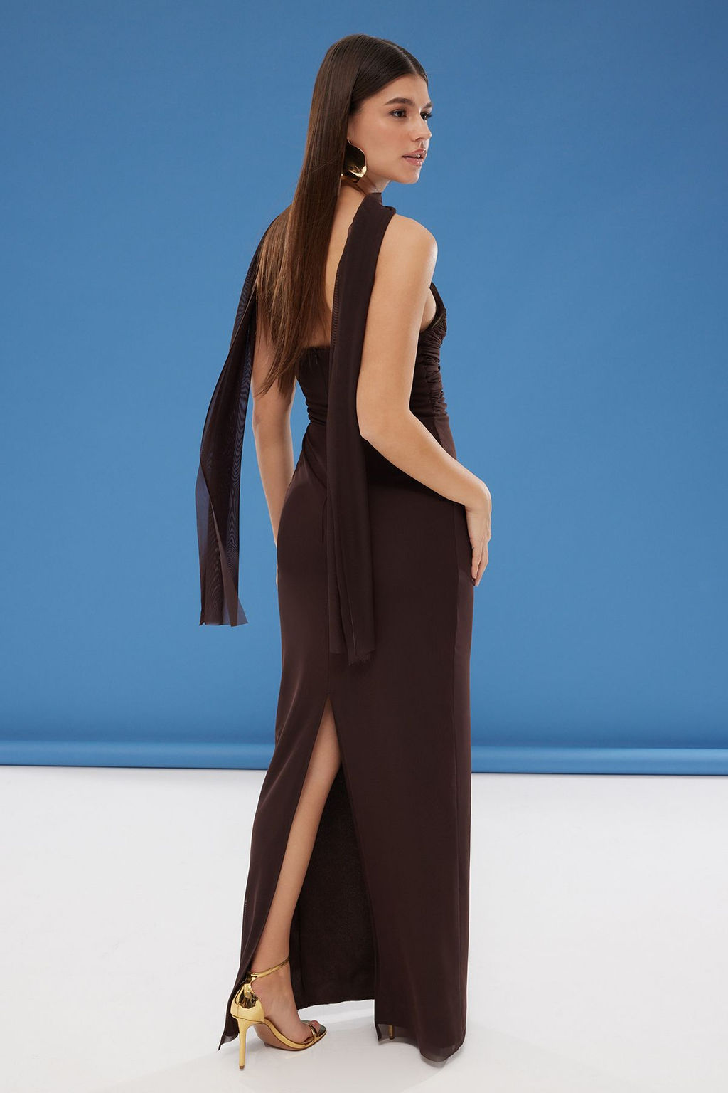 Kahverengi Fularl? Tul Orme Maxi Abiye Gece Mezuniyet Elbisesi TPRSS25AE00056