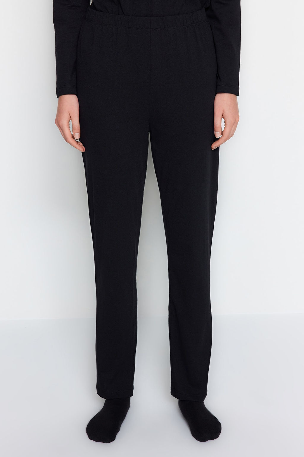 Trendyolmilla Siyah Pamuklu Kalpli Gomlek-Pantolon Orme Pijama Tak?m? THMAW24PT00008