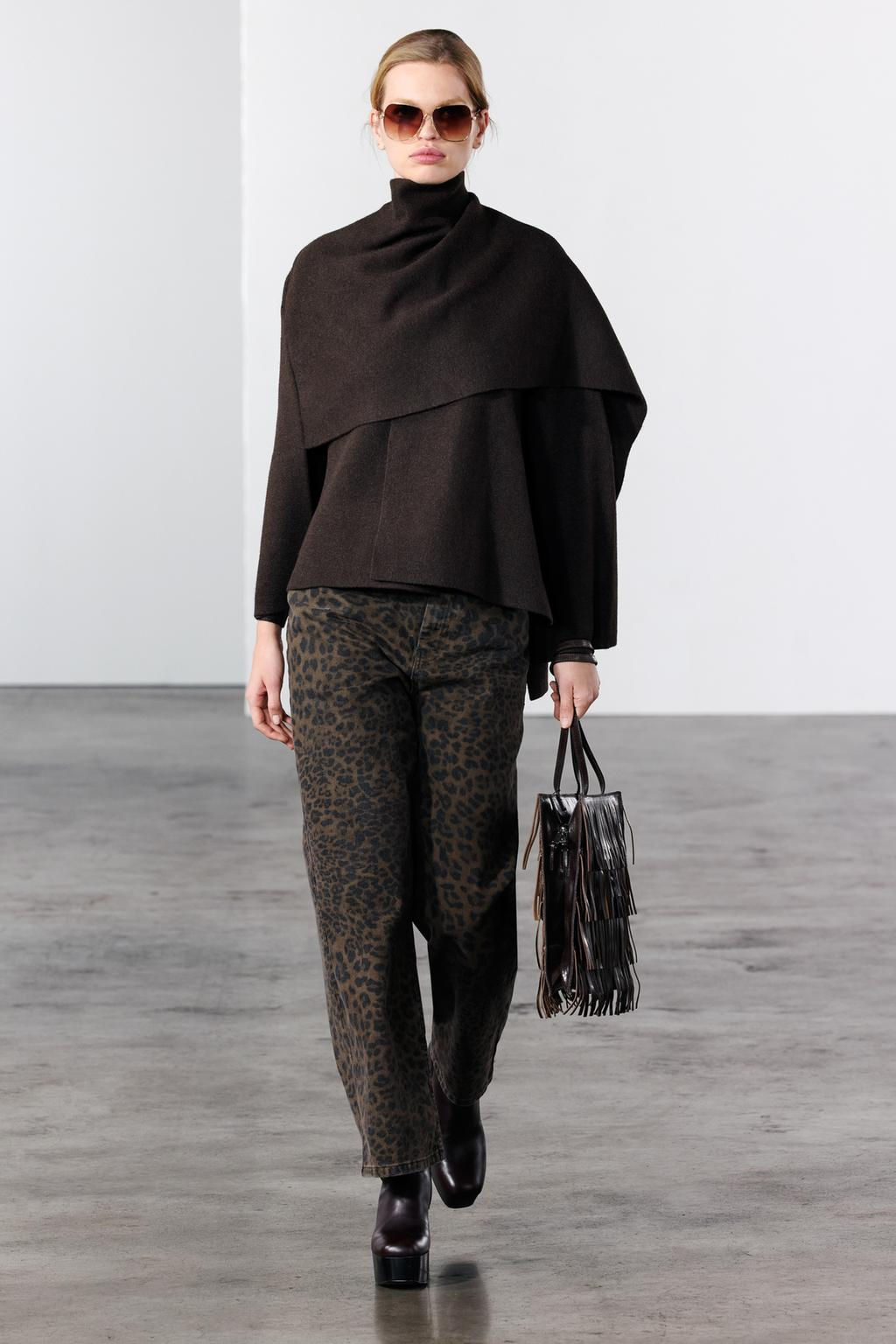 SHORT KNITTED COAT WITH SCARF