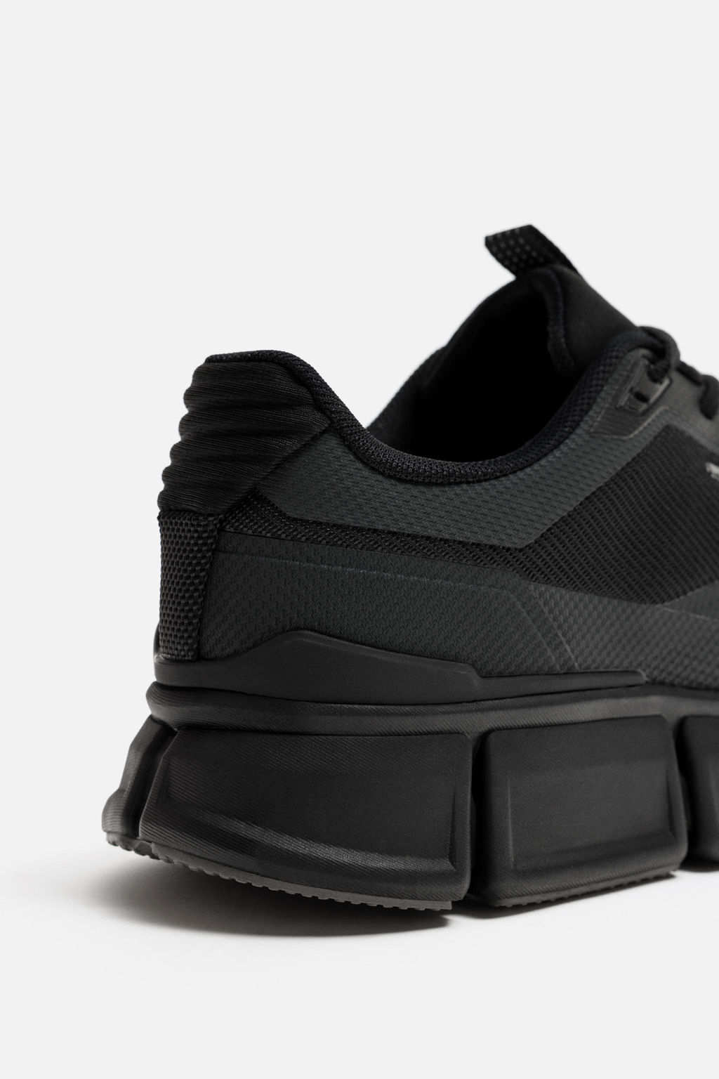 MONOCHROME TECHNICAL TRAINERS - Zara фото 7