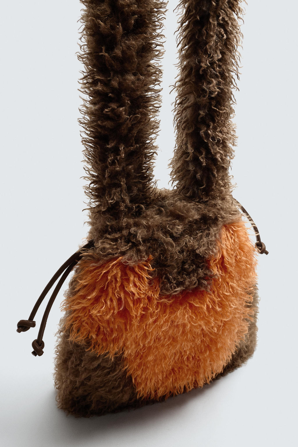 FAUX FUR SHOPPER BAG HARRY LAMBERT FOR ZARA X DISNEY  фото 3