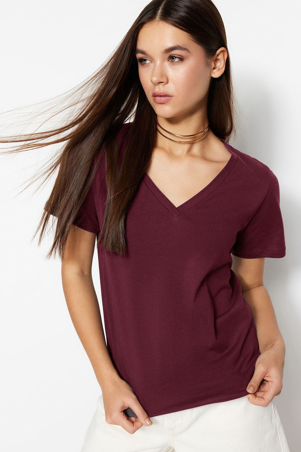 TRENDYOLMILLA Beyaz %100 Pamuk Basic V Yaka Orme T-Shirt TWOSS23TS00001  фото 12