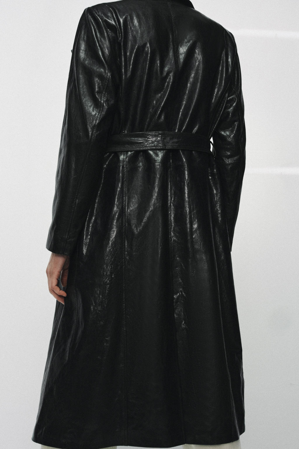 TRENCH PIEL100% HOMBRERAS ZW COLLECTION LIMITED EDITION / Negro - Zara фото 3