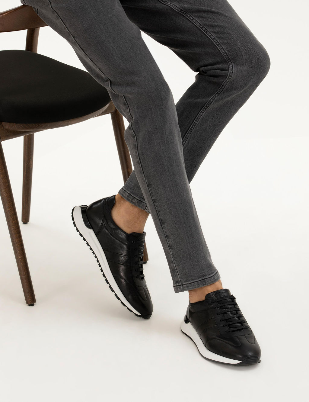 Черная повседневная обувь