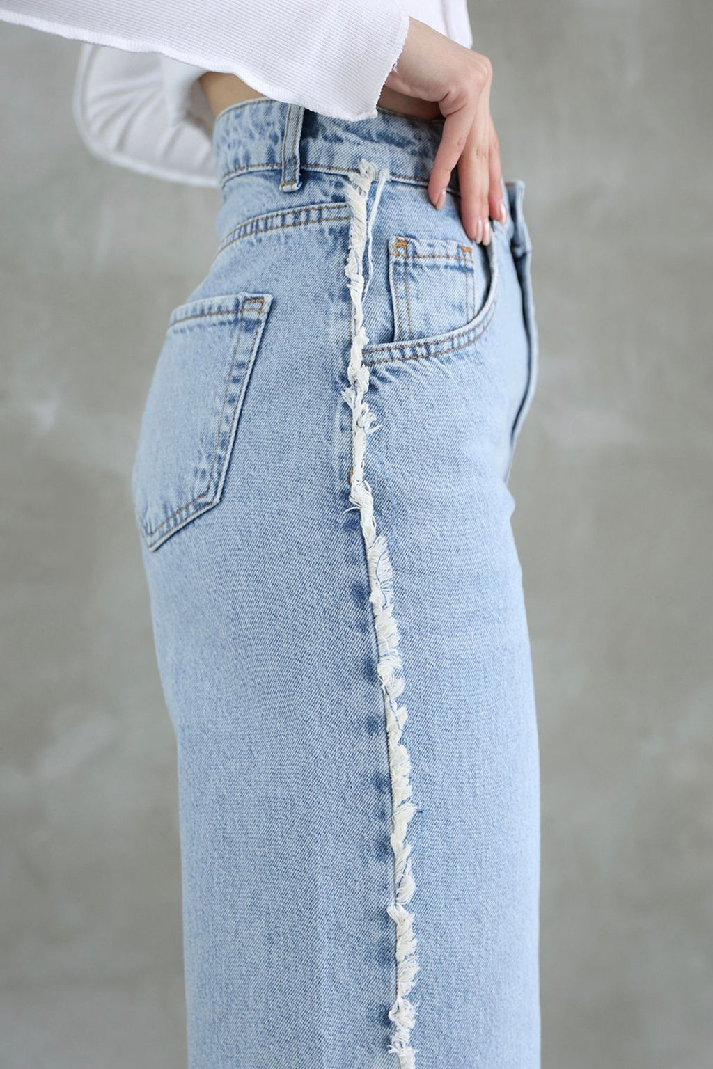 Mavi Puskullu Yuksek Bel Duz Kesim Straight Jeans TWOSS25JE00139 - Trendyolmilla фото 4