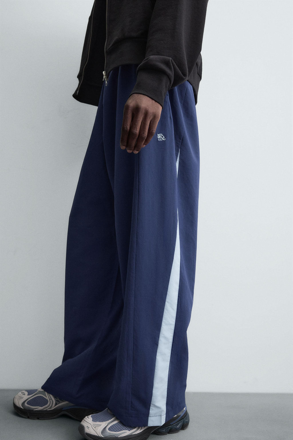 TECHNICAL TROUSERS WITH TAPING - Zara фото 5
