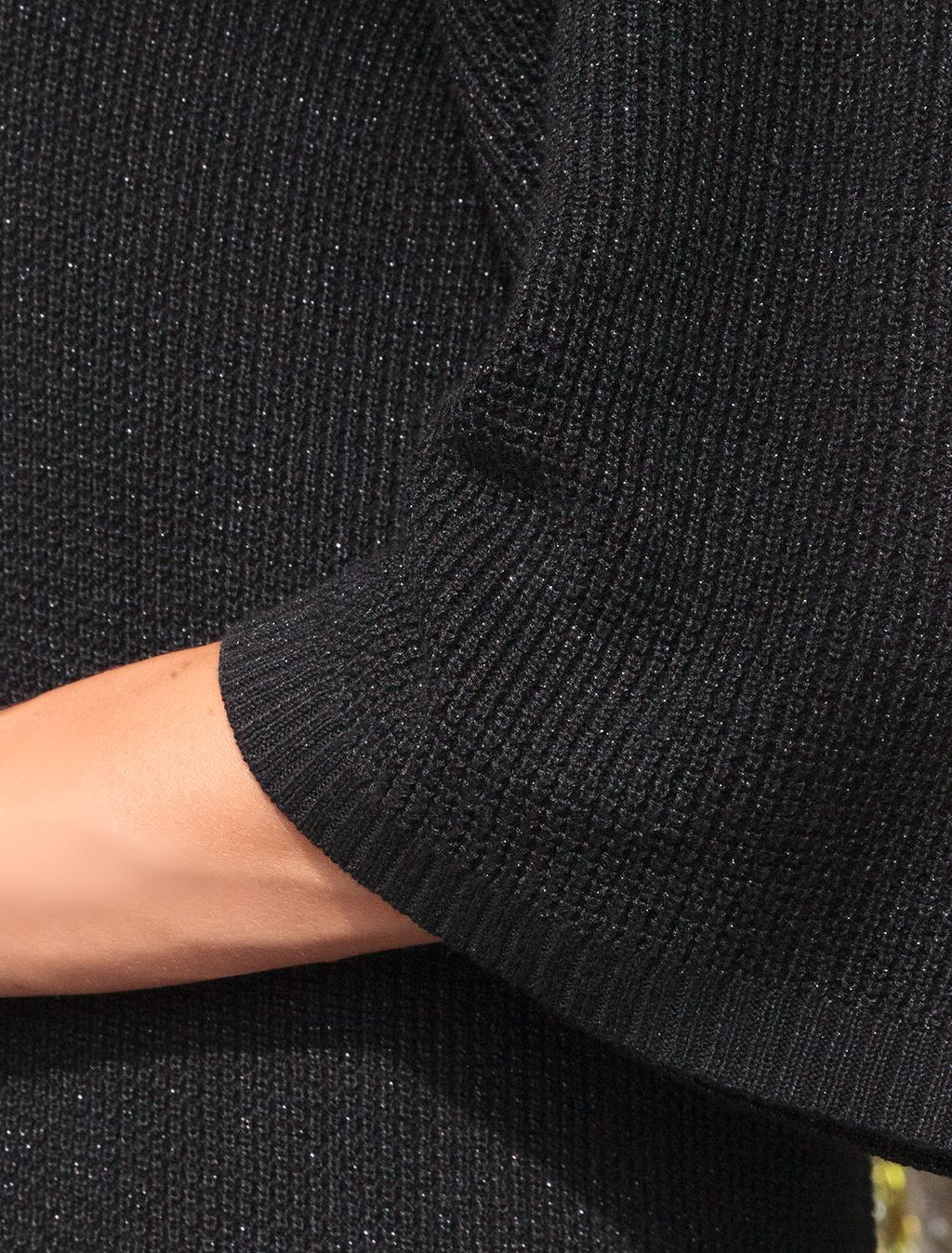 Платье из вискозы фактурной вязки с мягким люрексом - Vilatte фото 2