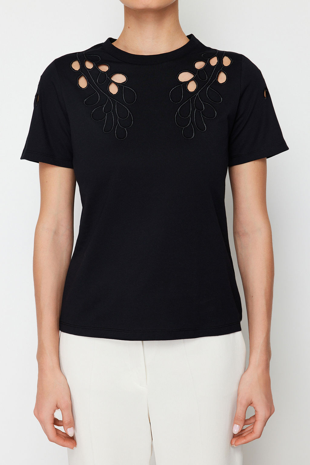 TRENDYOLMILLA Siyah Brode Nak?sl? Basic/Regular Kal?p Orme T-Shirt TWOSS24TS00069  фото 11