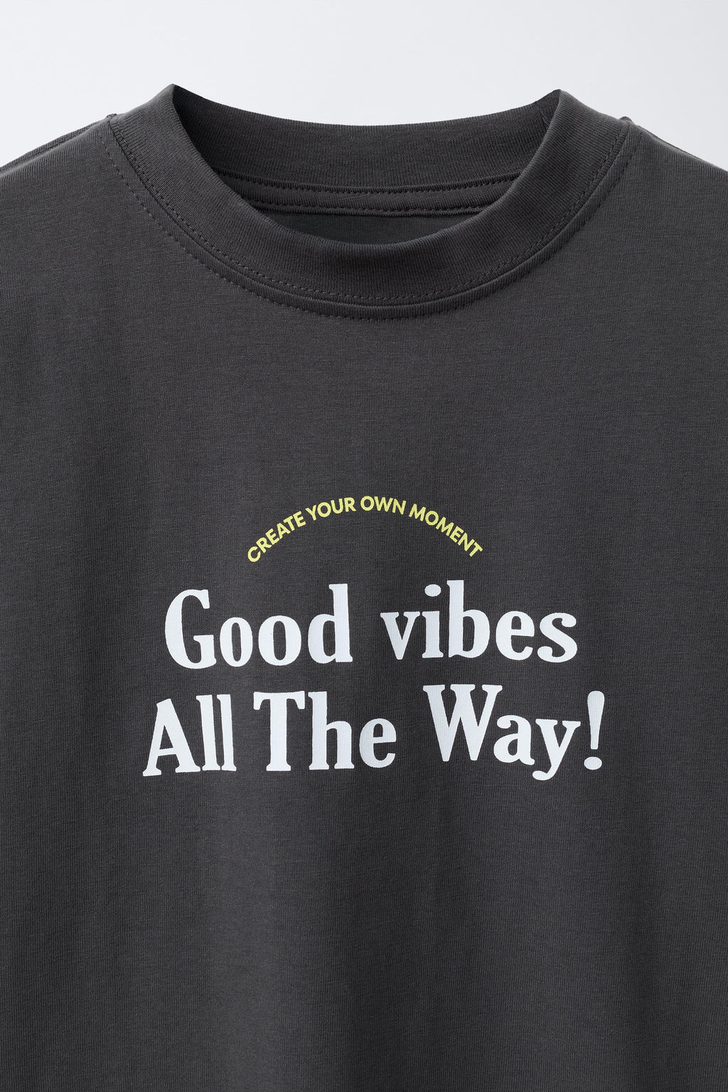 CAMISETA ESTAMPADO TEXTO / Gris antracita - Zara фото 3