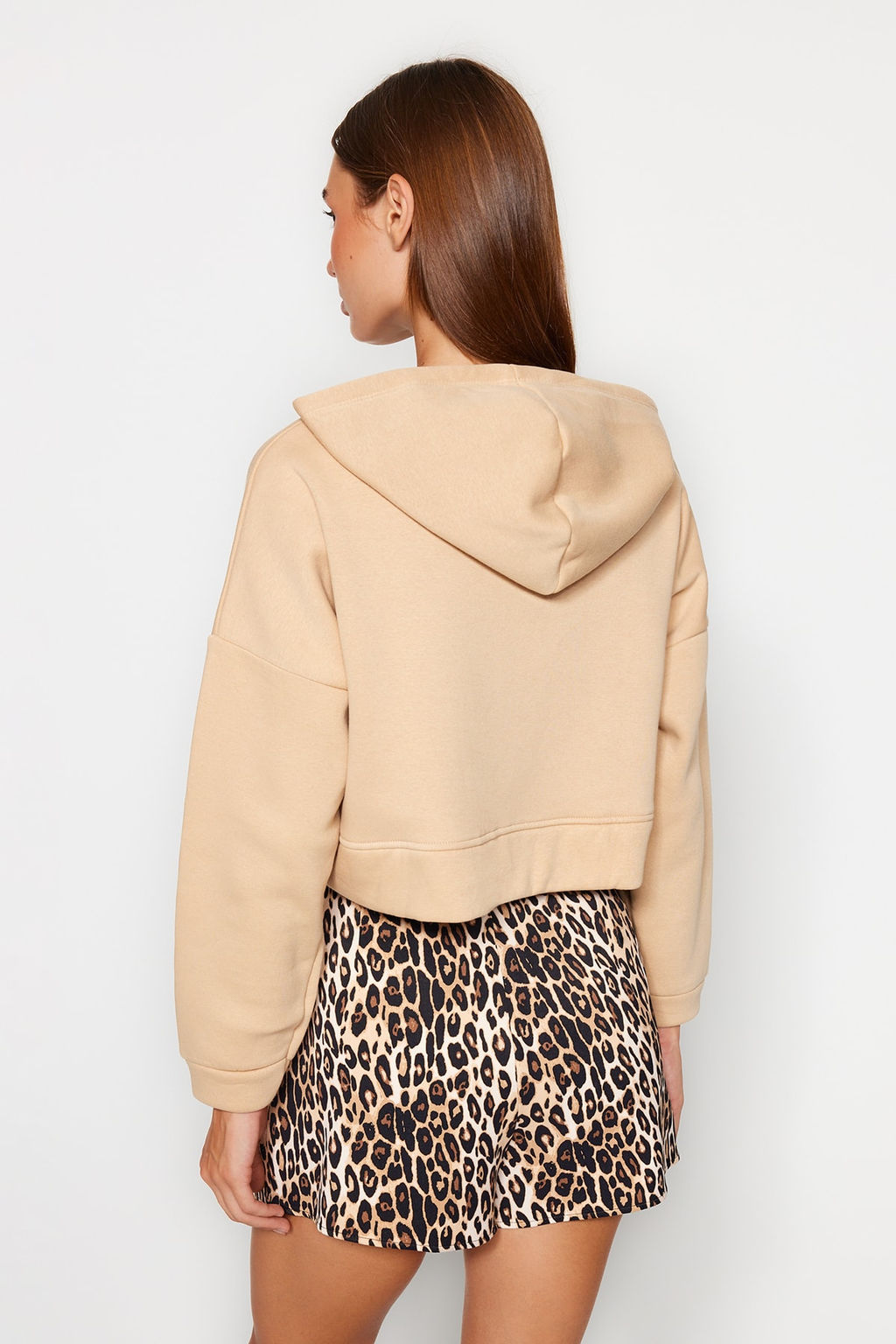 TRENDYOLMILLA Ekru Basic Fermuarl? Kapusonlu Crop Kal?n Ici Polarl? Orme Sweatshirt TWOAW20SW0660  фото 6