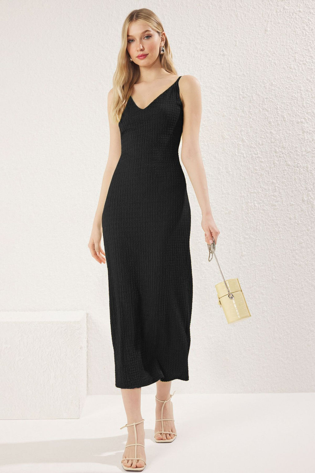 TRENDYOLMILLA Yag Yesil Duz S?rt Dekolteli Ask?l? Maxi Esnek Orme Elbise TWOSS25EL00366