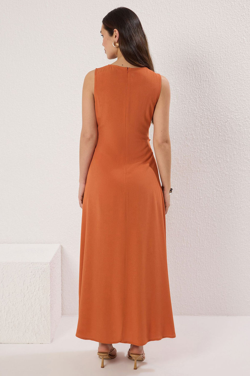 Kahverengi Duz A Kesim Kusgozu Detayl? Maxi Dokuma Elbise TWOSS25EL00552 - Trendyolmilla фото 4