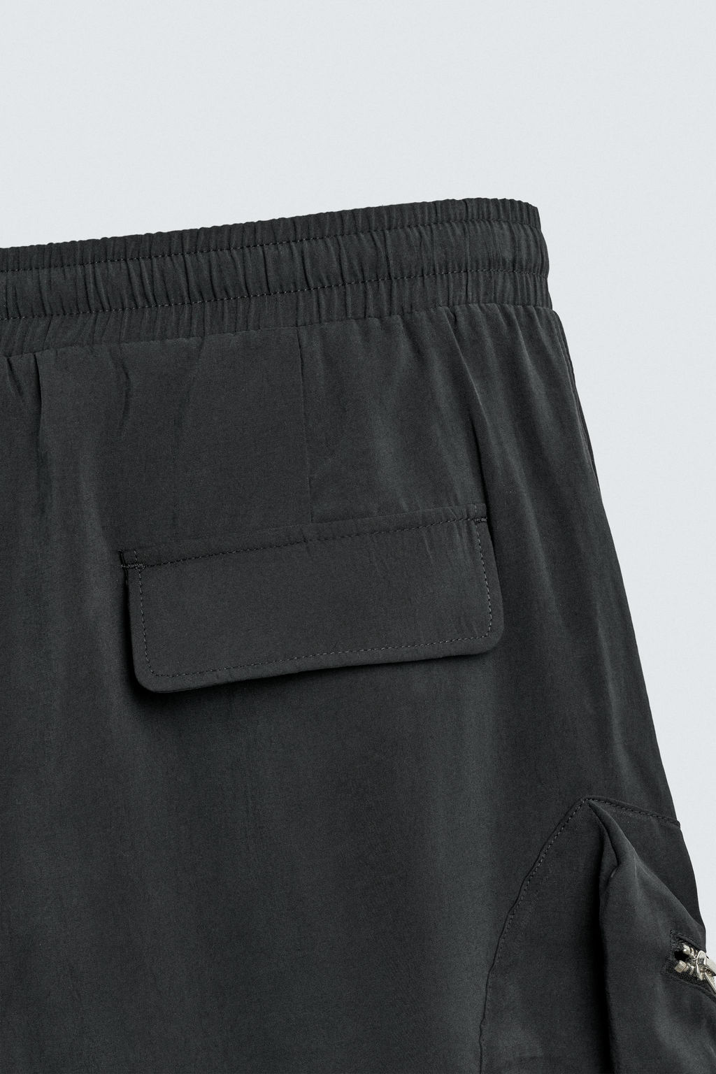 BERMUDA CARGO FLUIDA RELAXED FIT / Negro