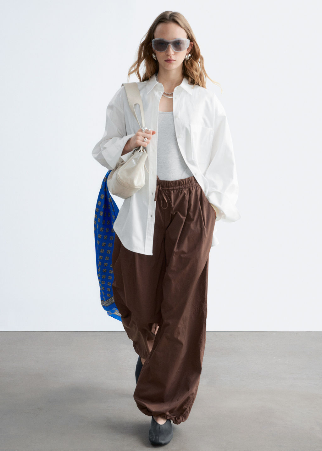 Pantalones de perneras anchas con cord?n de ajuste - H&m фото 7