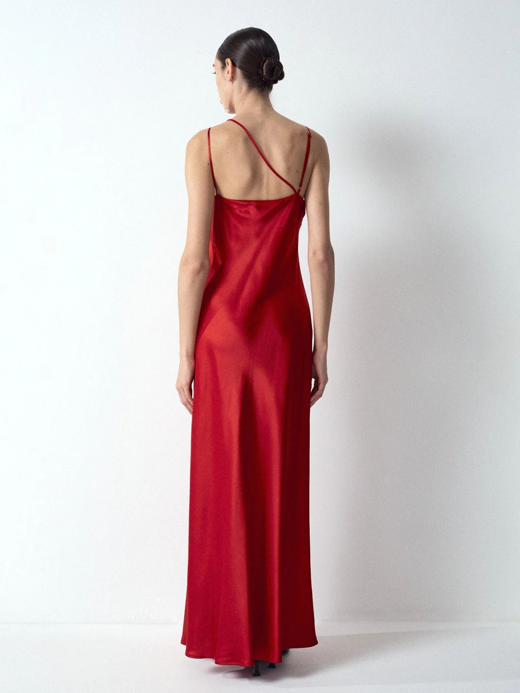 EMKA // Эффектное рубиновое платье. Ткань Жидкий шелк  фото 6