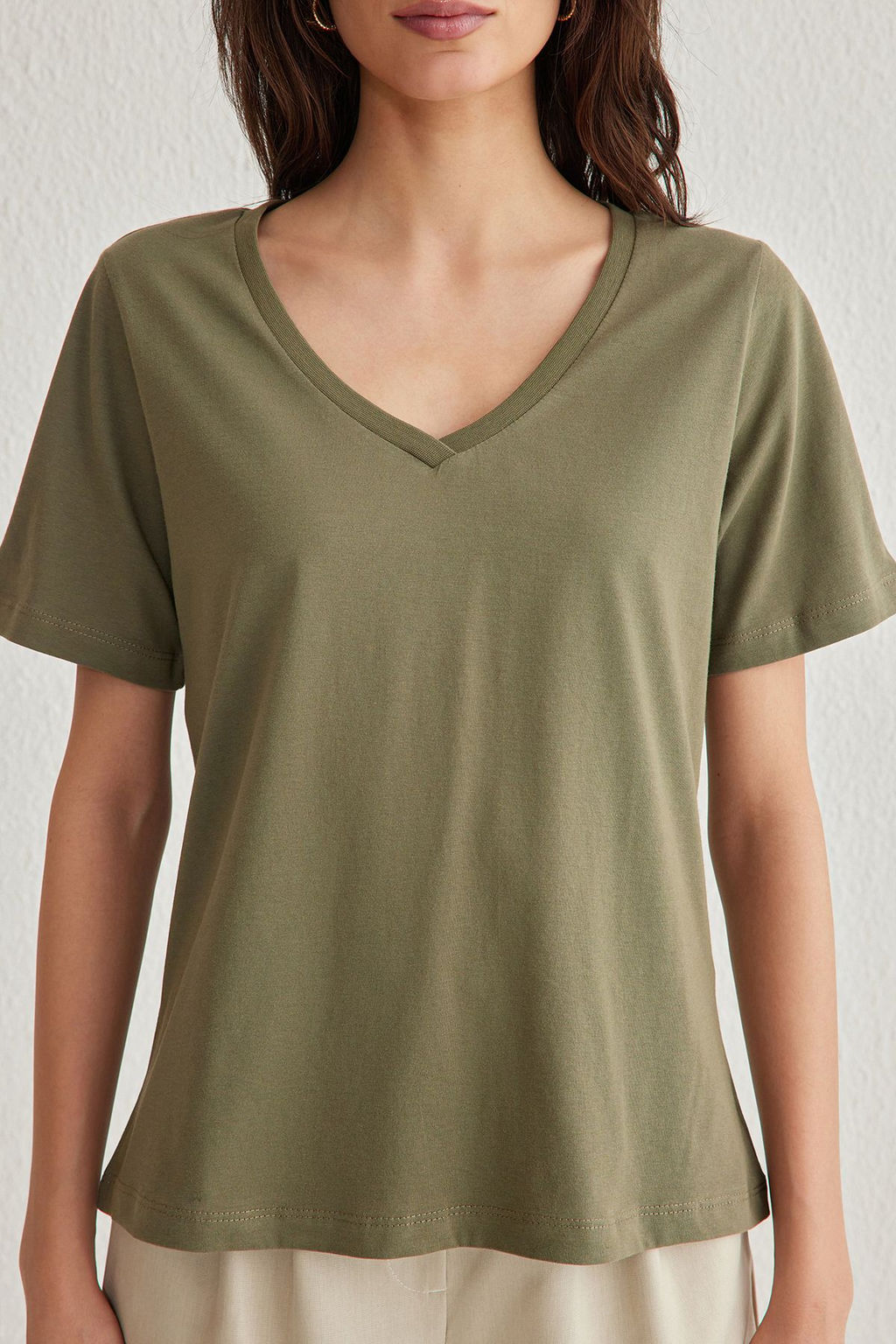 Haki %100 Pamuk Basic V Yaka Orme T-Shirt TWOSS23TS00001