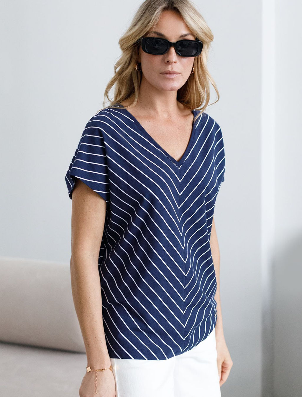 Футболка в полоску с V-вырезом и цельнокроеным рукавом из гладкого хлопка