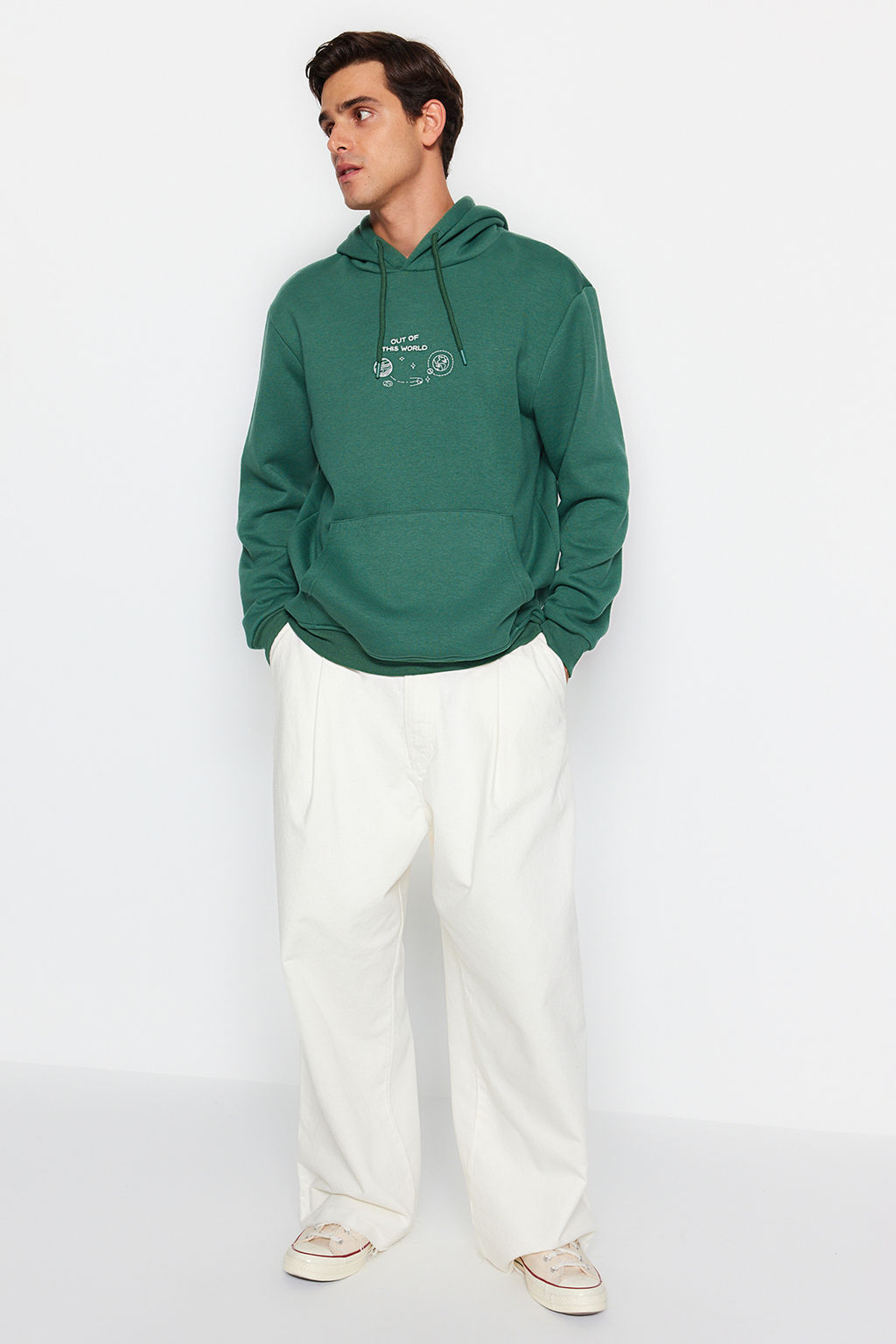 TRENDYOL MAN Siyah Regular/Normal Kesim Uzay Nak?sl? Kapusonlu Ici Polar/S?cak Tutan Sweatshirt TMNAW24SW00101 - Trendyolmilla фото 2