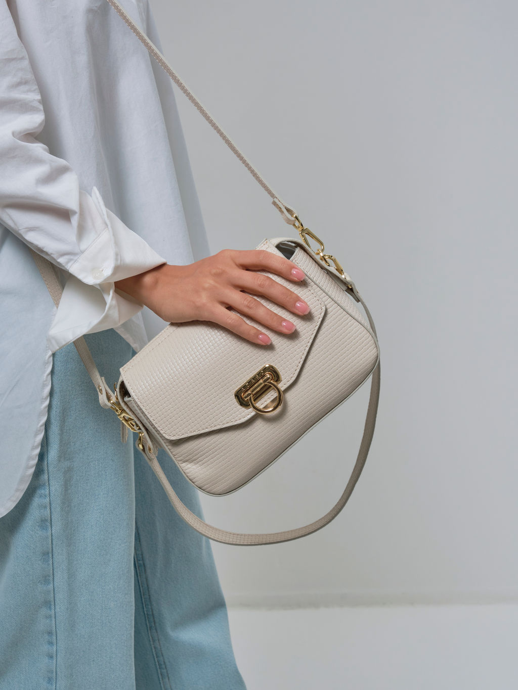 Сумка кожаная через плечо Azaro 3684 бежевая лиана