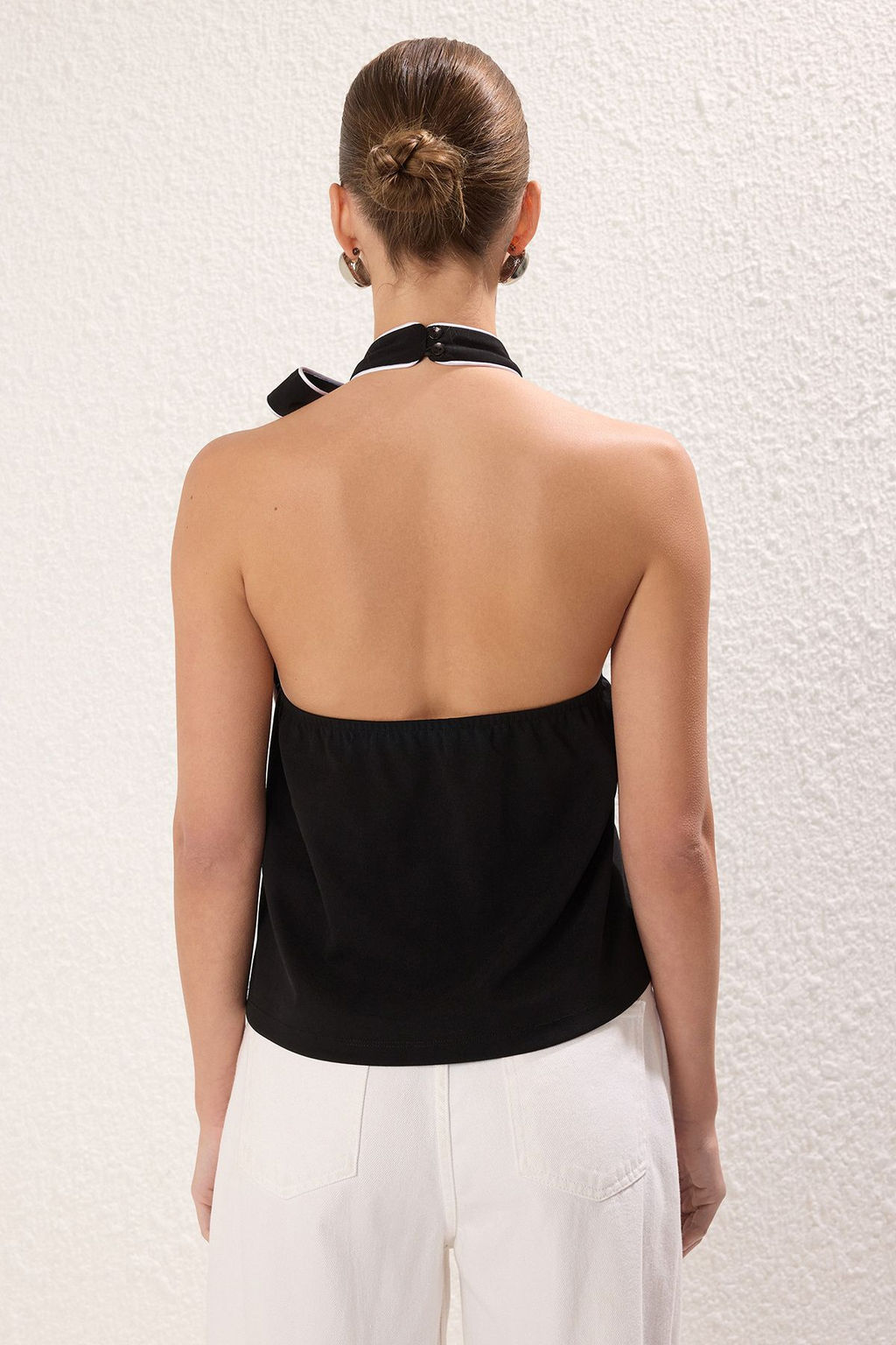 Trendyolmilla Siyah Boyundan baglamal? Kontrast Biye Detayl? Esnek Orme Bluz TWOSS25BZ00267  фото 4