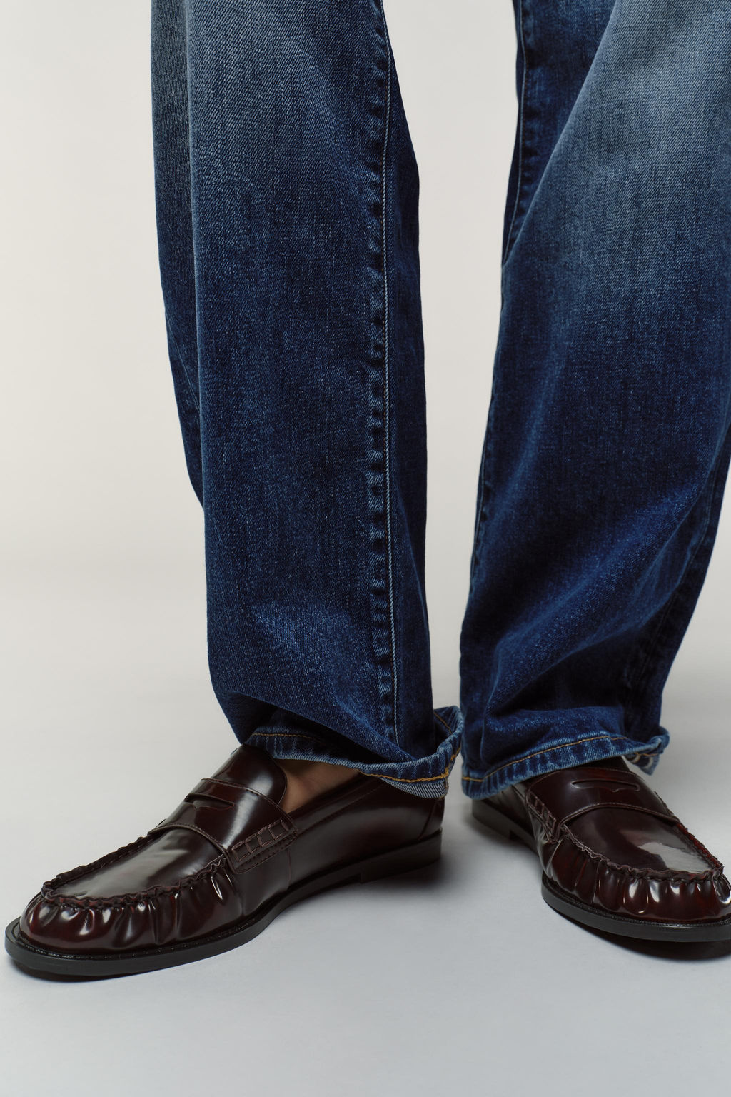 PATENT EFFECT LOAFERS