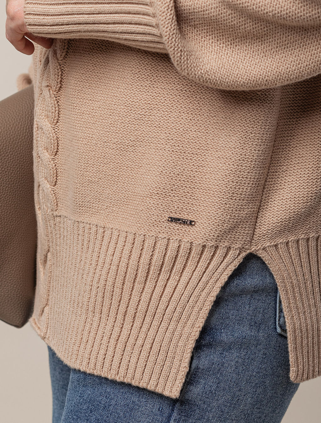 Свитер фактурной вязки с узором косы - Vilatte фото 3