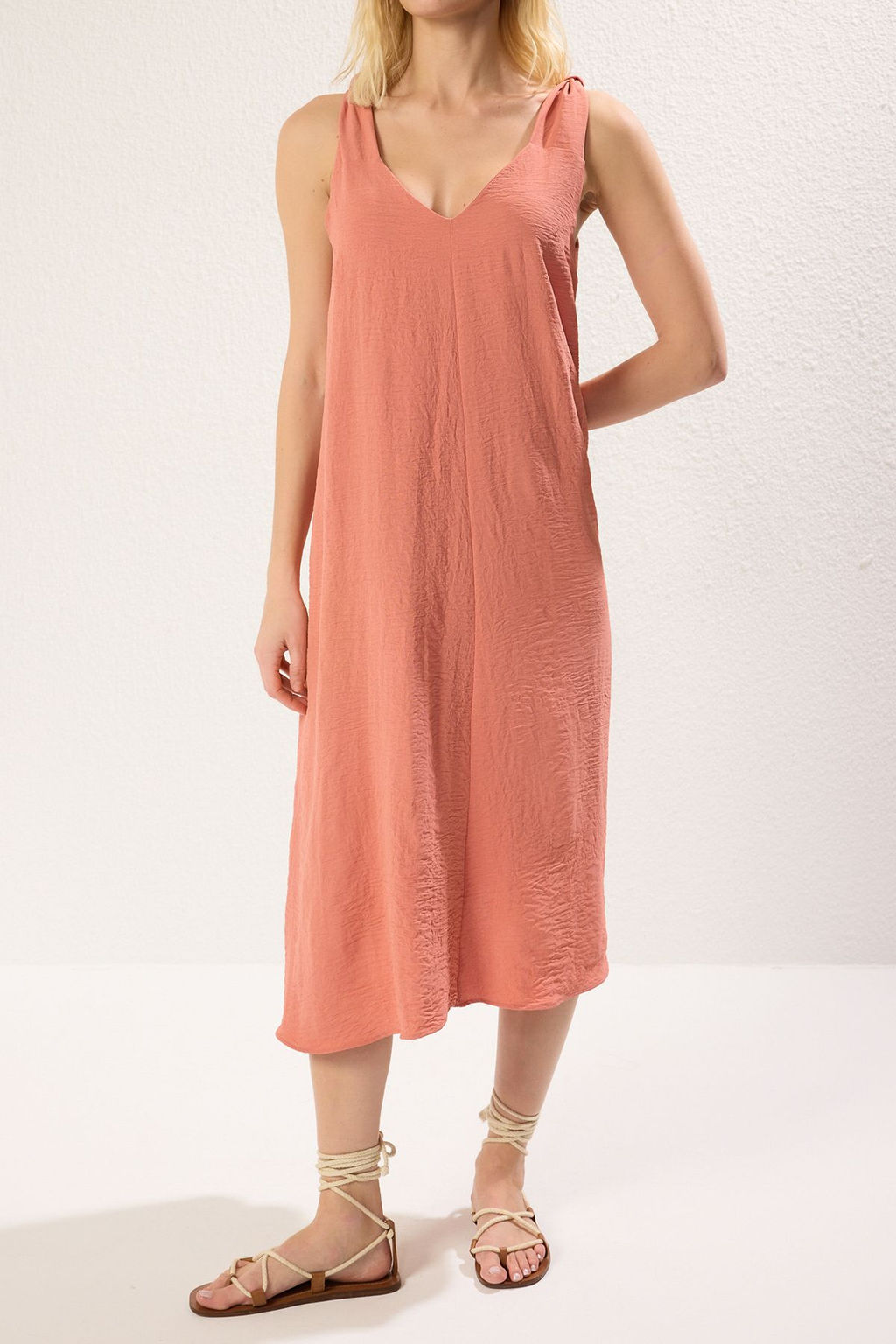 TRENDYOLMILLA Yesil Rahat Kesim V Yaka Midi Dokuma Elbise TWOSS23EL00882 фото 26