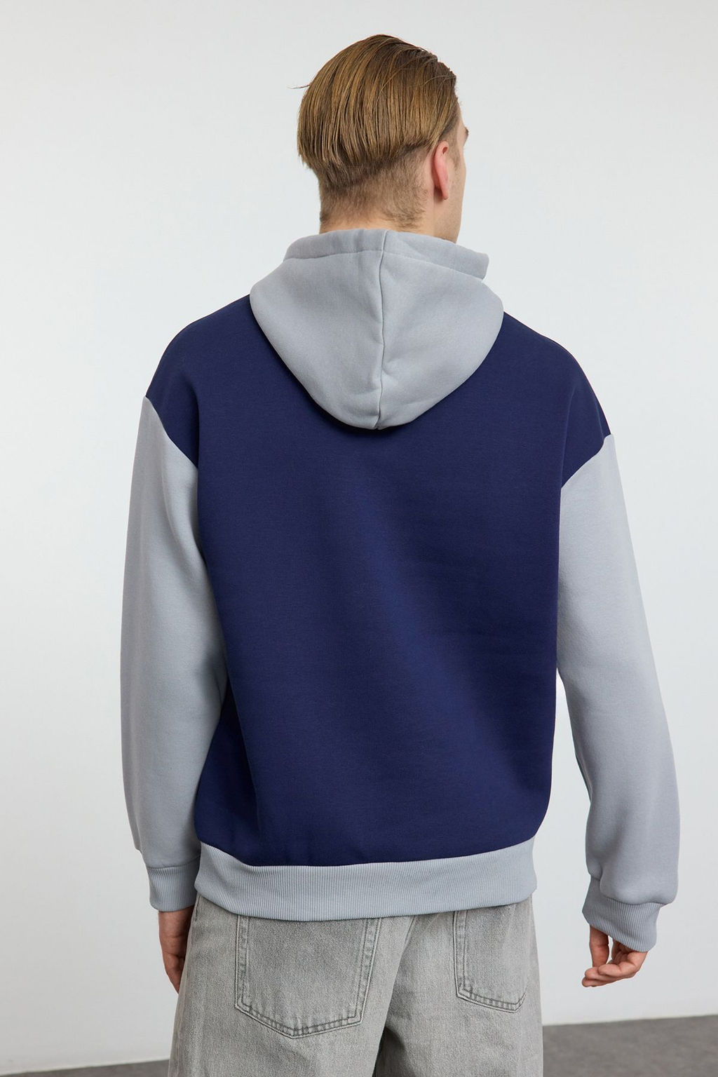 TRENDYOL MAN Ekru Oversize/Genis Kesim Renk Bloklu Sehir Nak?sl? Ici Polar Kapusonlu Sweatshirt TMNAW25SW00028 - Trendyolmilla фото 18