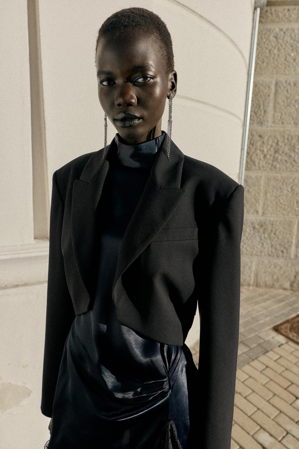 SHORT BLAZER WITH SHOULDER PADS AND PLEATS - Zara фото 2