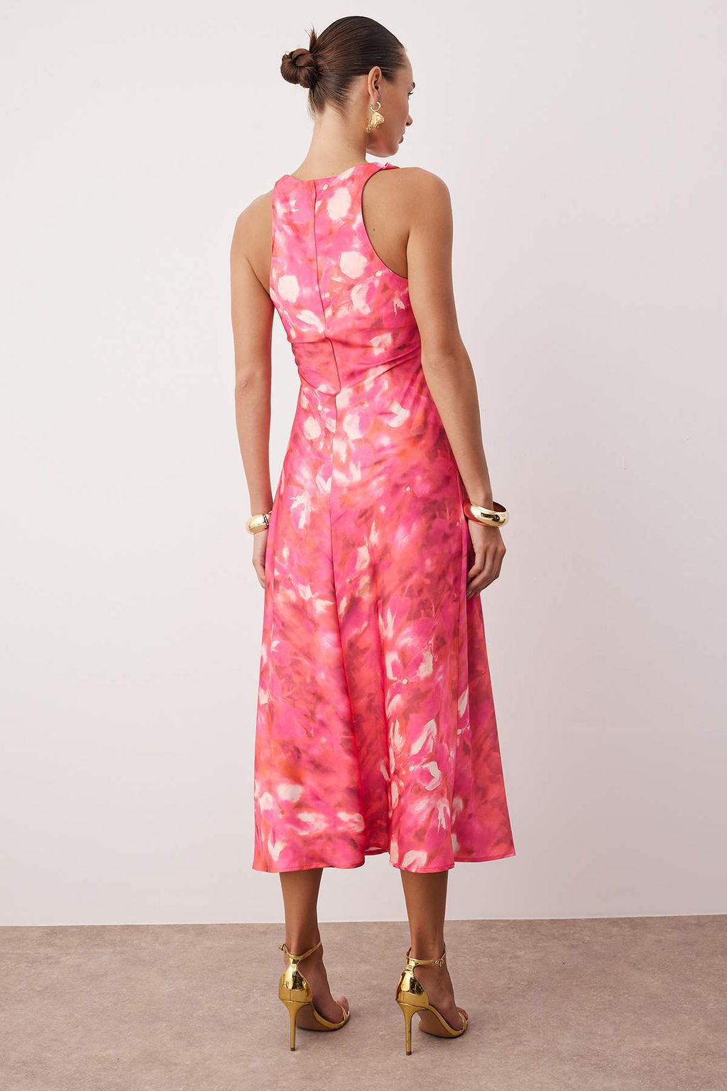 Pembe-Cok Renkli Soyut Saten Midi Astars?z Elbise TPRSS25EL00330 - Trendyolmilla фото 4