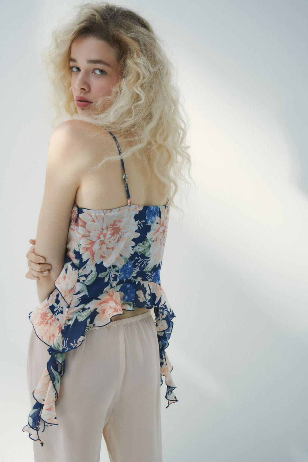 Top de volantes con tirantes finos - H&m фото 8