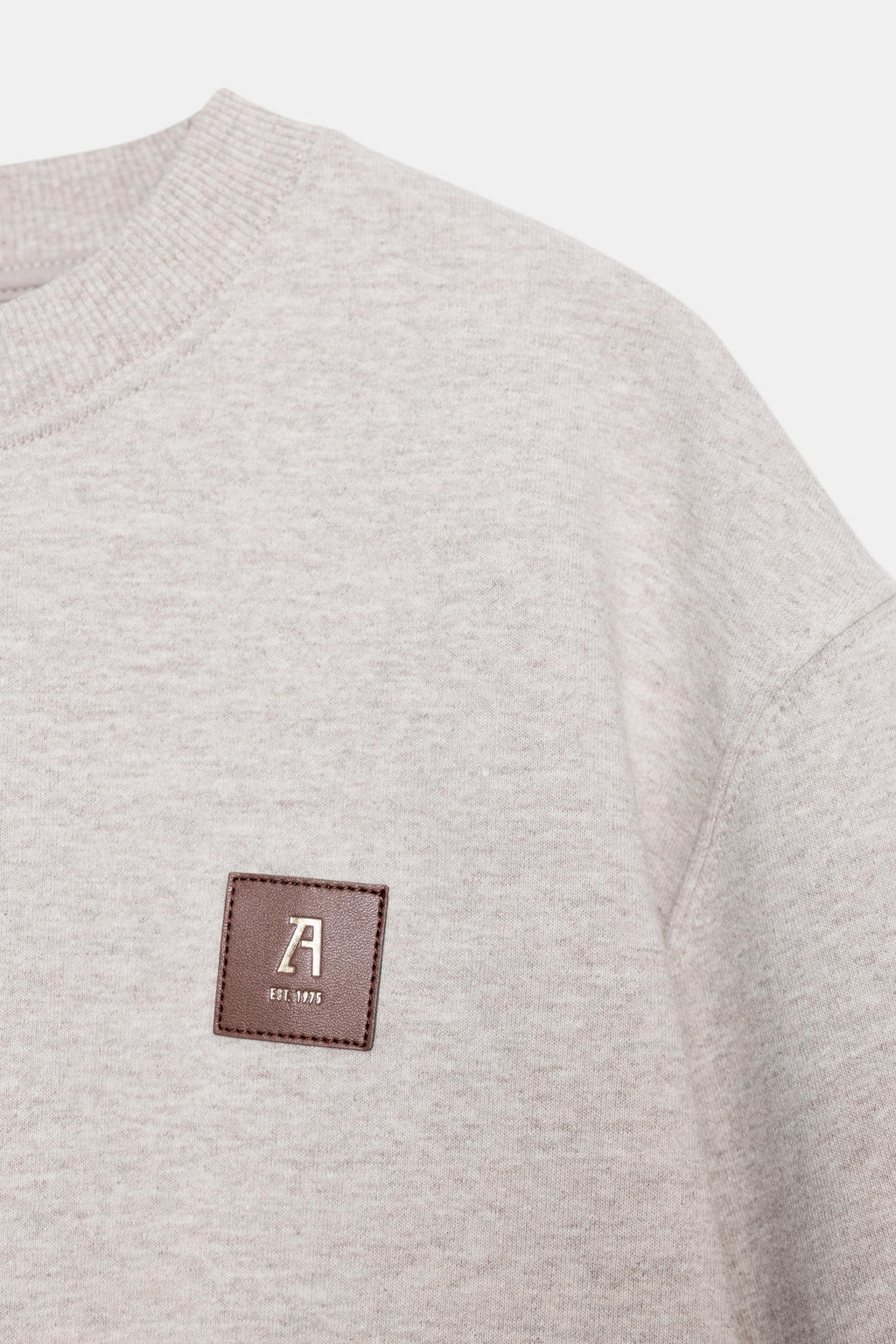 SWEATSHIRT WITH LABEL DETAIL ON THE FRONT - Zara фото 6